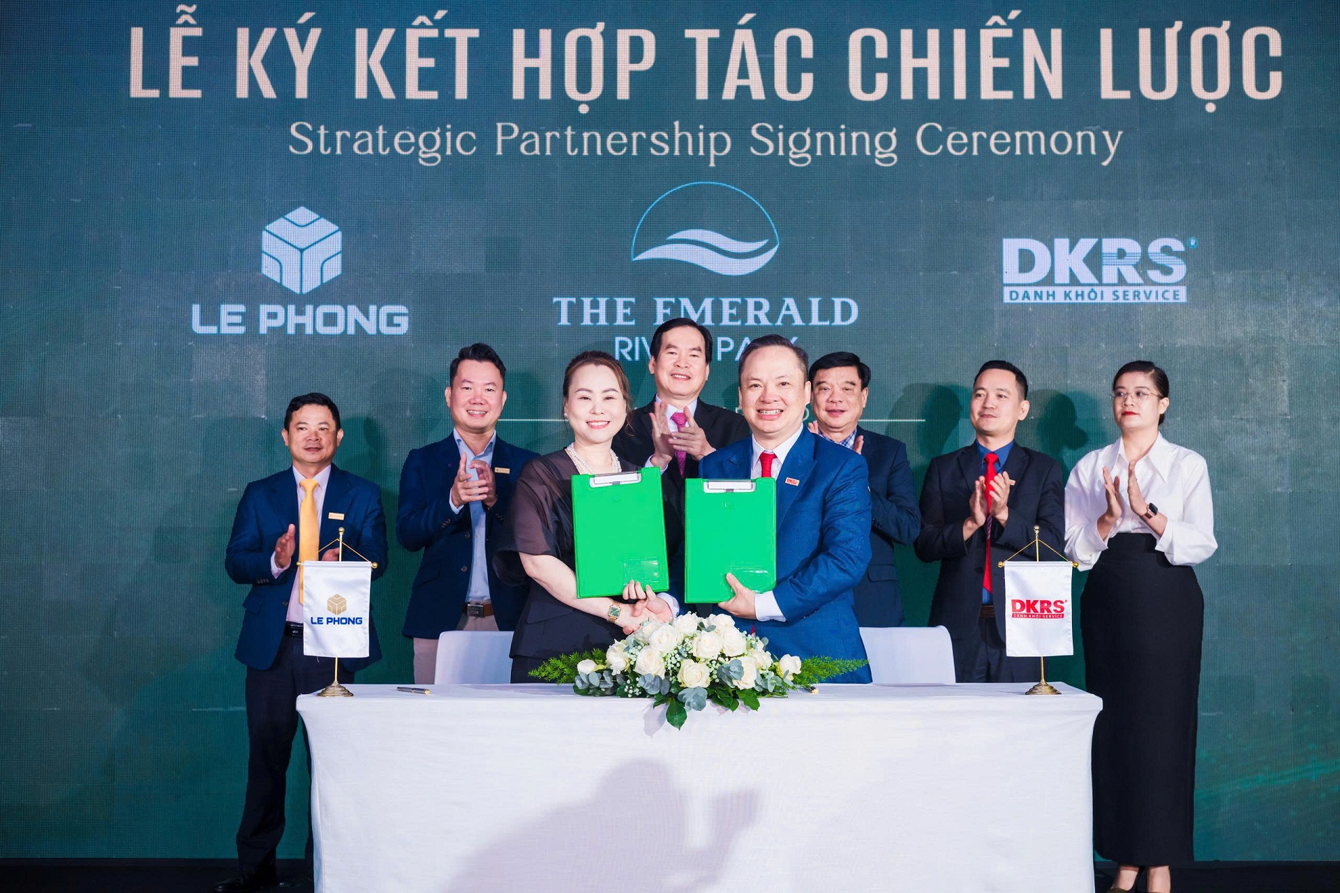 Ký kết Lê Phong cùng CTCP Dịch vụ Bất động sản DKRS