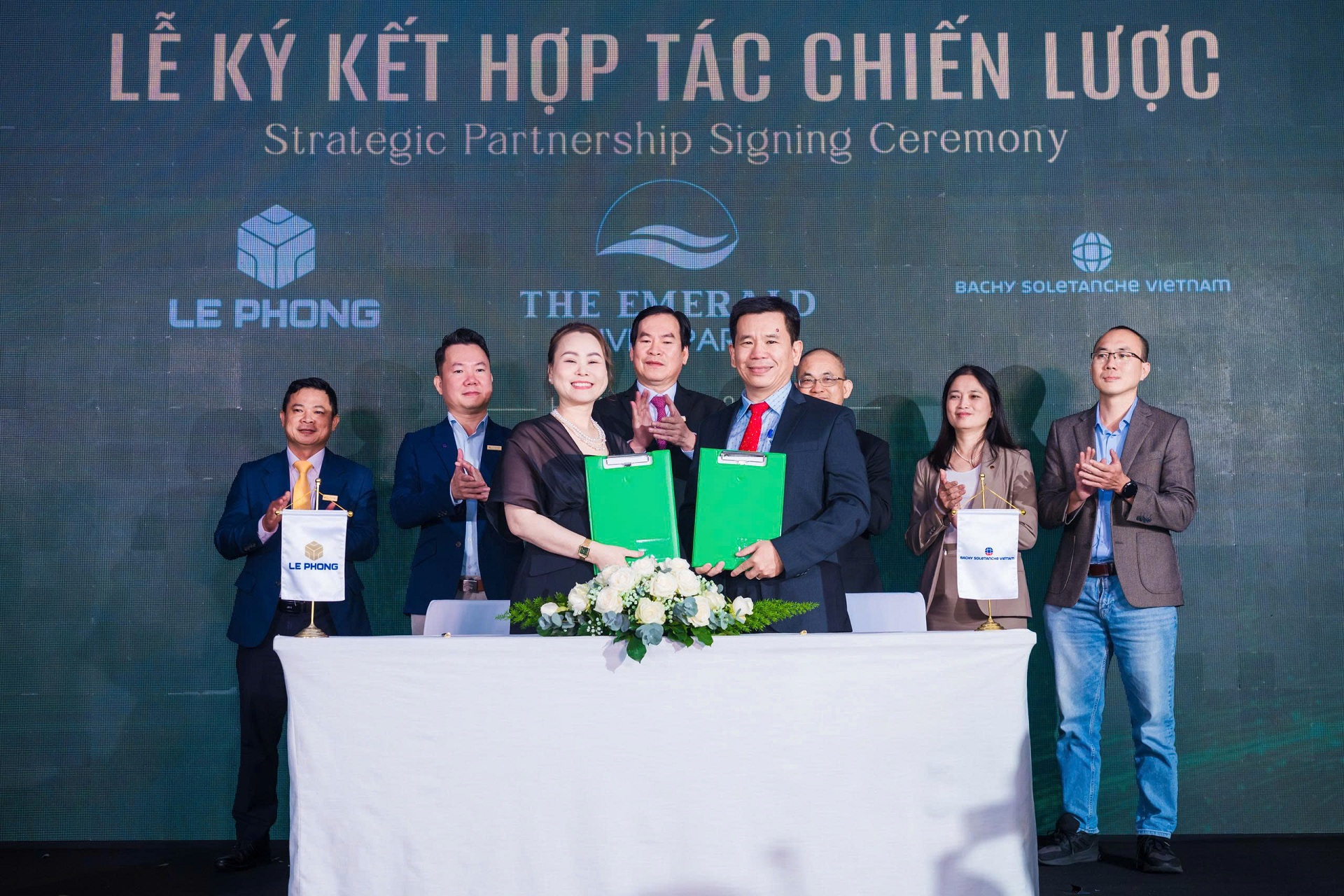 Ký kết Lê Phong cùng Công ty TNHH Tư vấn & Xây dựng Kiến Xanh (tư vấn quy hoạch)