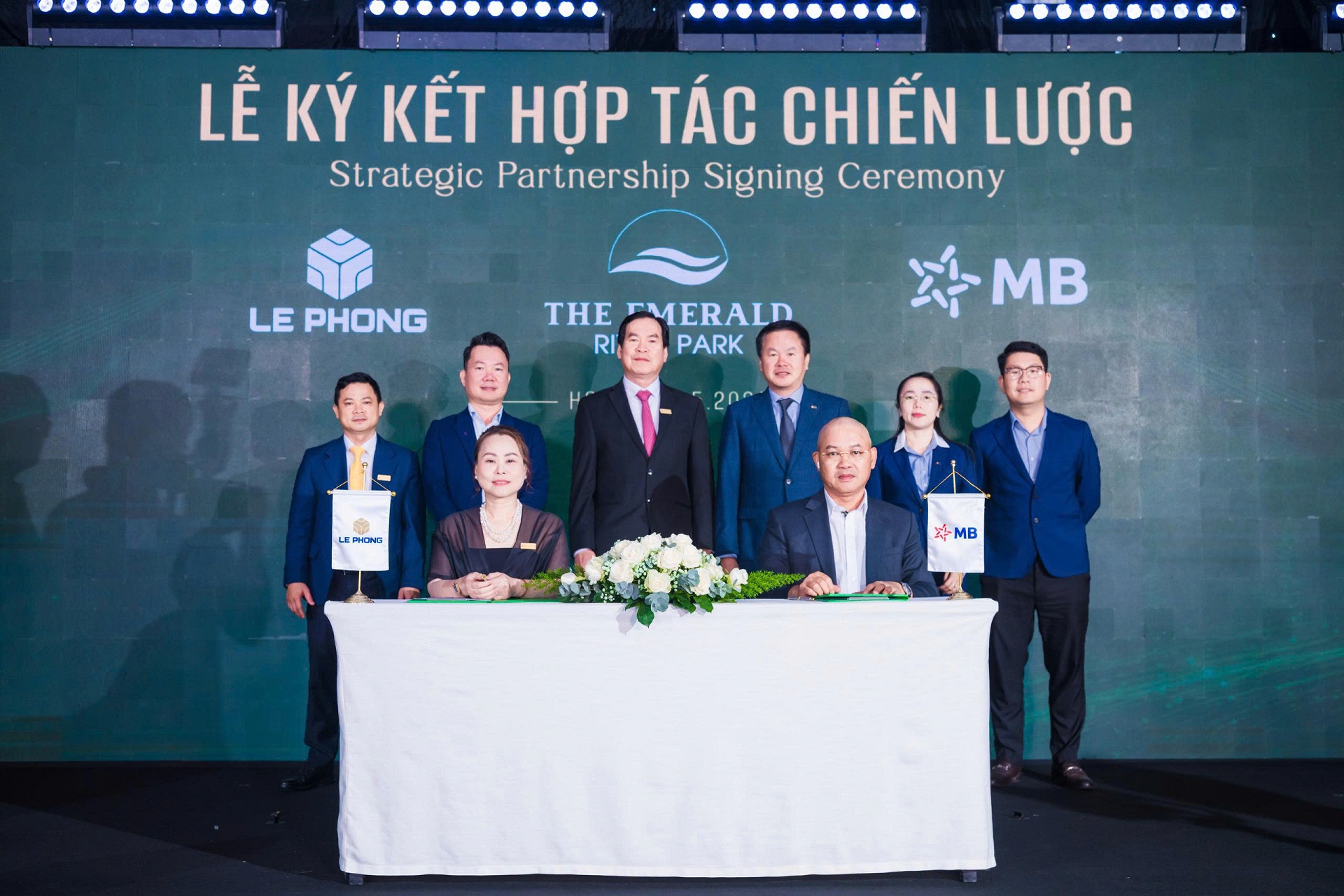 Ký kết Lê Phong cùng Ngân hàng TMCP Quân đội